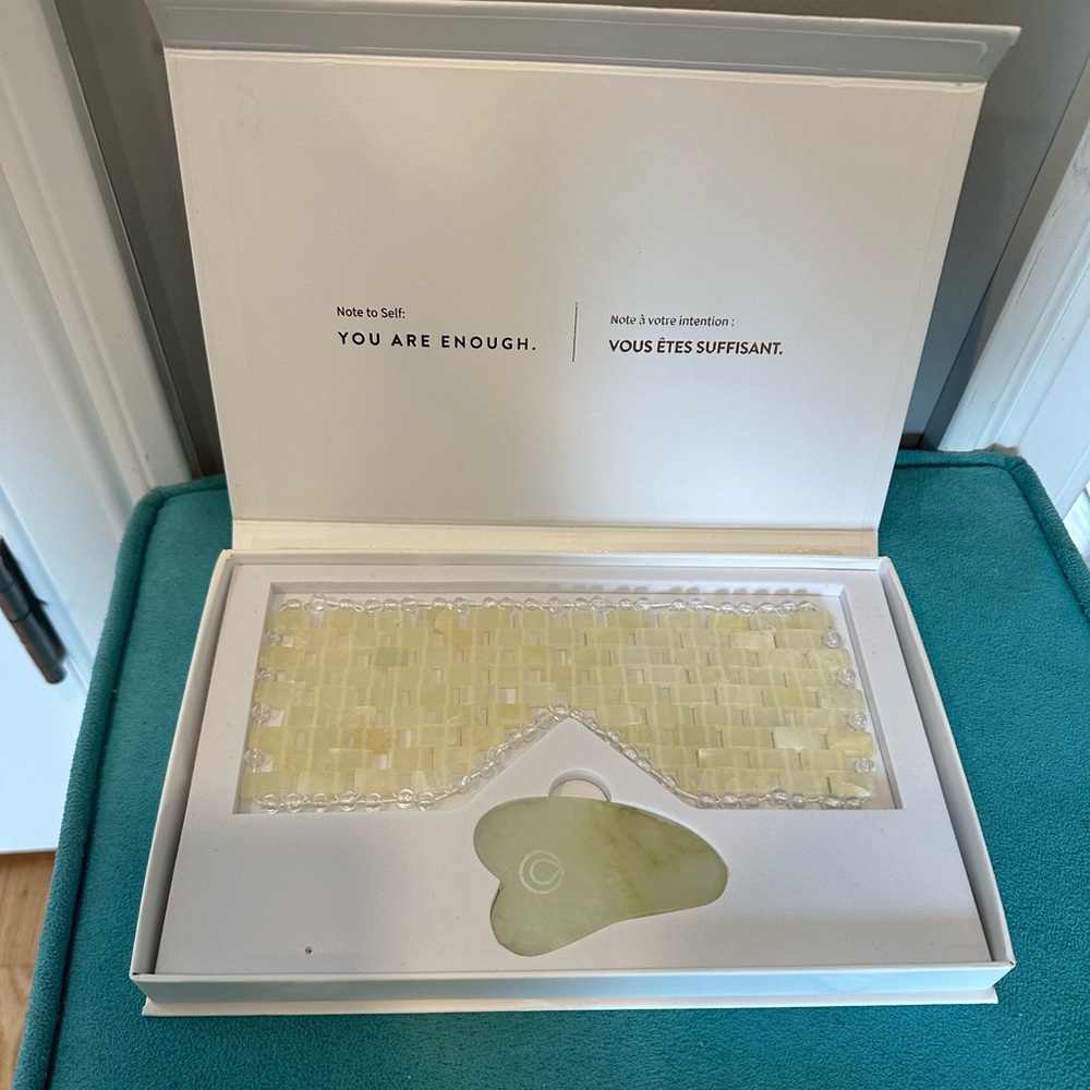 Jade eye mask and gua sha set in box